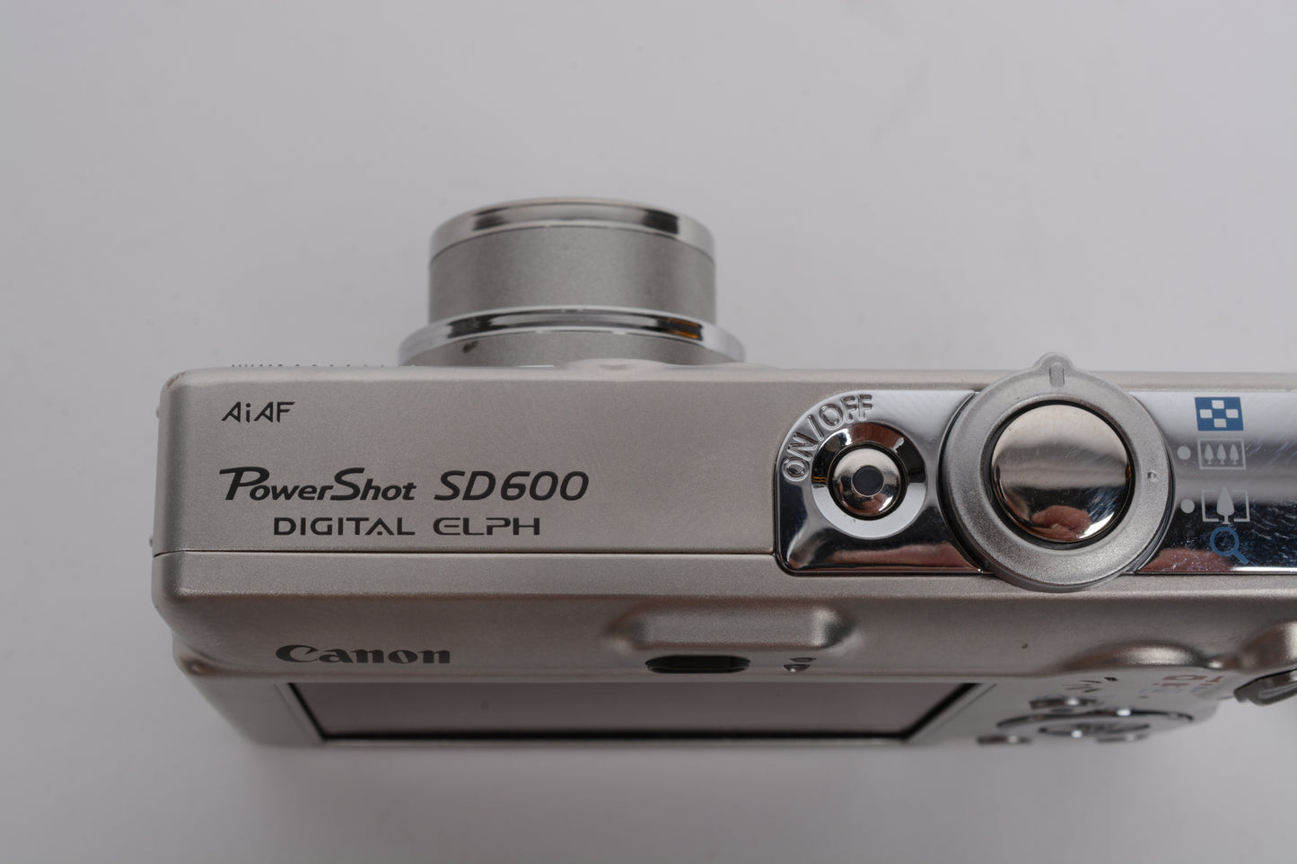 Canon PowerShot SD600 6MP Digital Point&Shoot w/batt+charger+SD Boxed