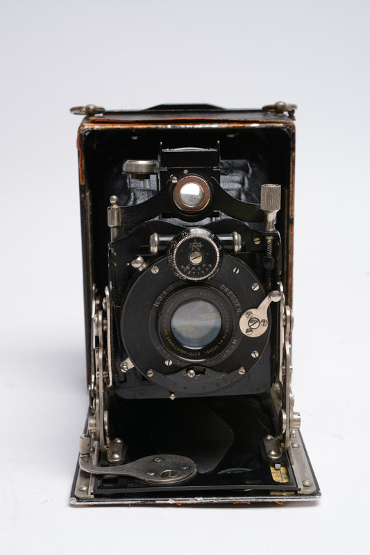 ICA Cupido Cut film camera w/Syntor 115mm lens, working shutter, no holders