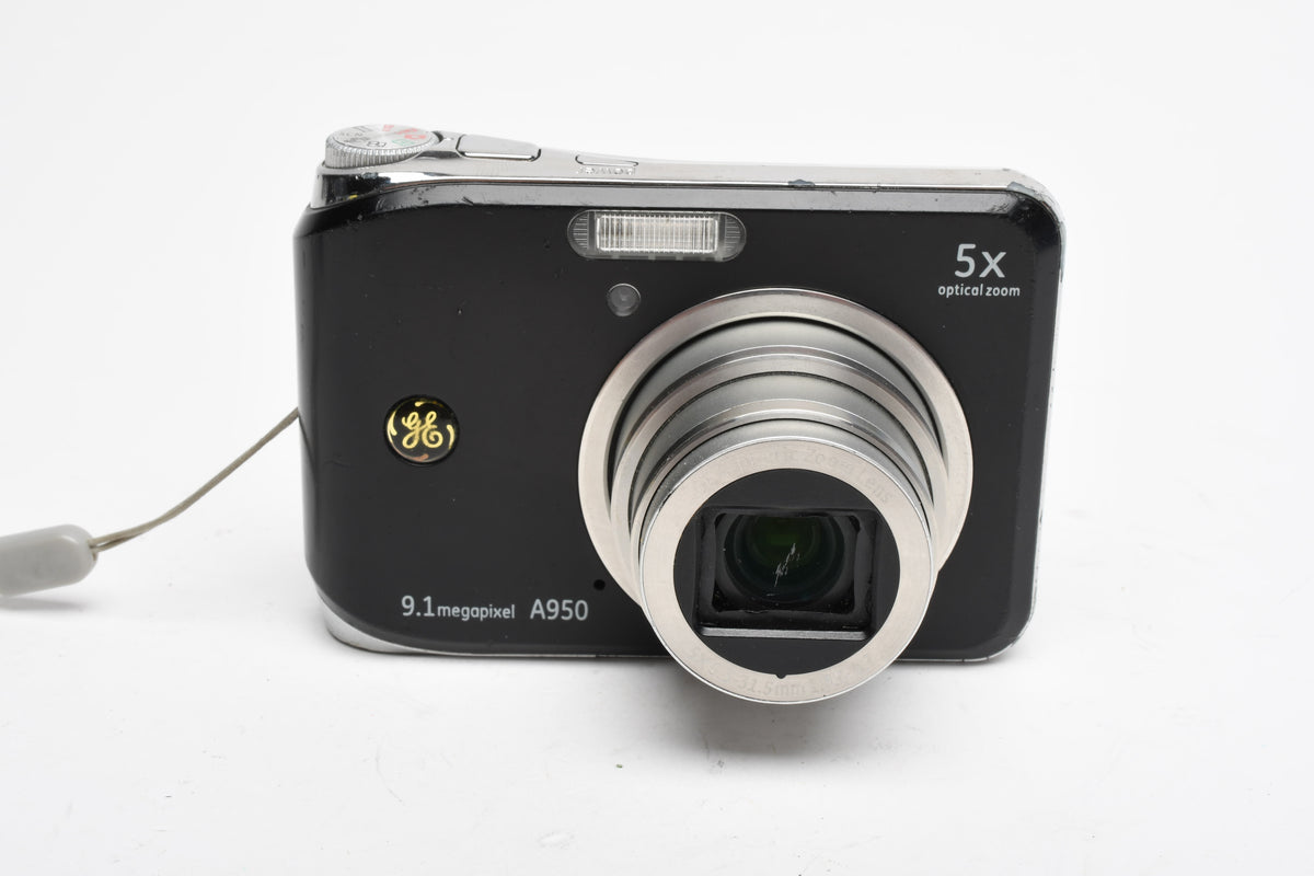 GE A950 9.1 MP Digital Point&Shoot w/ 5X optical Zoom, 4GB SD, Good