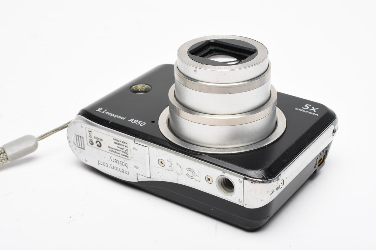 GE A950 9.1 MP Digital Point&Shoot w/ 5X optical Zoom, 4GB SD, Good