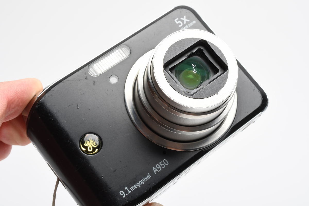 GE A950 9.1 MP Digital Point&Shoot w/ 5X optical Zoom, 4GB SD, Good