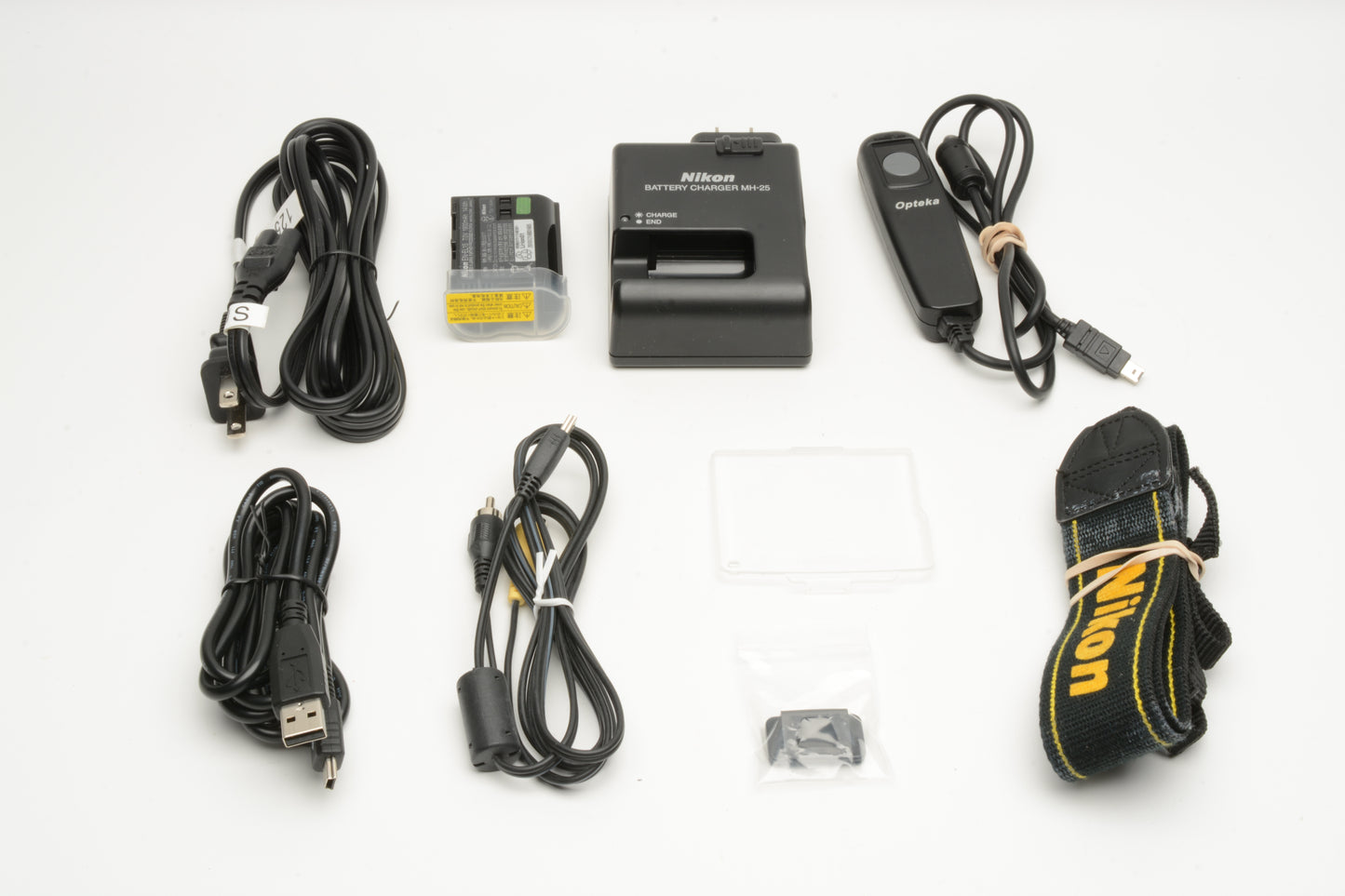 Nikon D7000 16.2MP DSLR, batt, charger, Only 6316 Acts! Very clean, light use