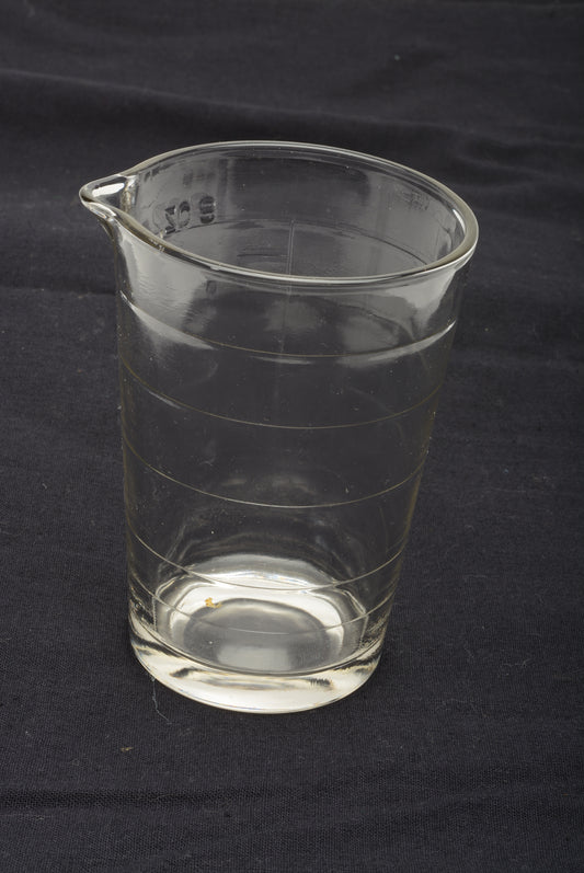 Vintage 8oz glass Beaker, very clean, ~4.5" tall