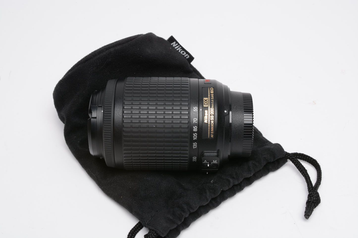 Nikon AF-S Nikkor 55-200mm F4-5.6G ED DX VR zoom lens, caps+Pouch