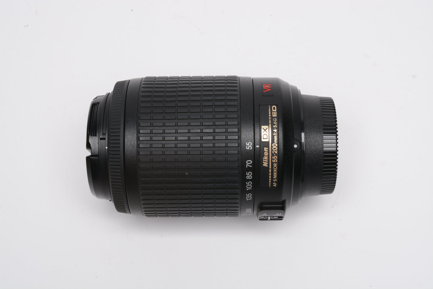 Nikon AF-S Nikkor 55-200mm F4-5.6G ED DX VR zoom lens, caps+Pouch