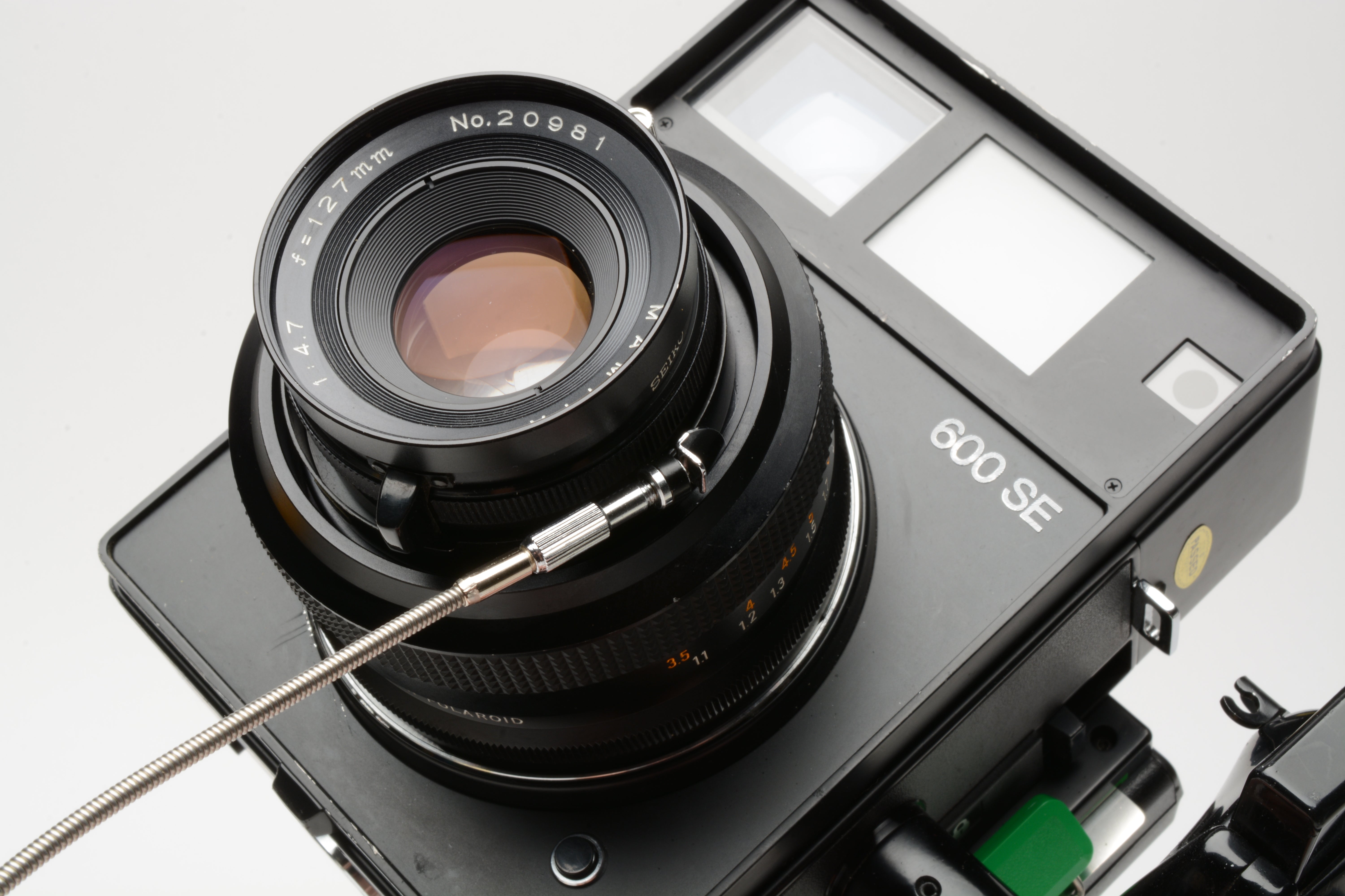 Polaroid 600SE Instant Camera w/Mamiya 127mm F4.7, New seals