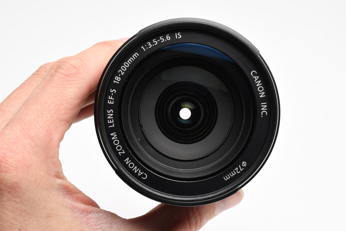 Canon EFS 18-200mm f3.5-5.6 IS zoom lens, caps, UV, Clean 