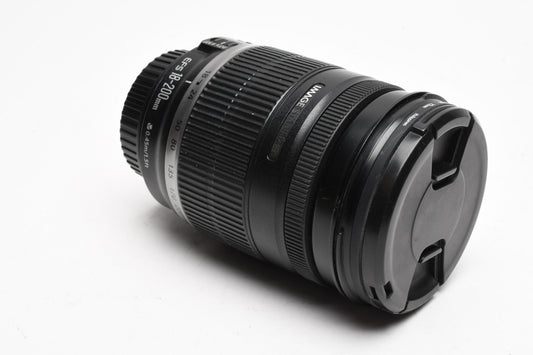 Canon EFS 18-200mm f3.5-5.6 IS zoom lens, caps, UV, Clean