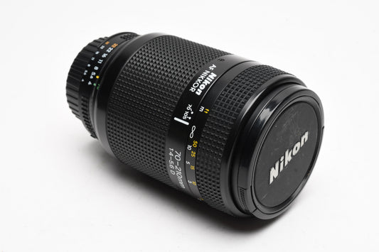 Nikon AF Nikkor 70-210mm F4-5.6D zoom lens, caps, Great!
