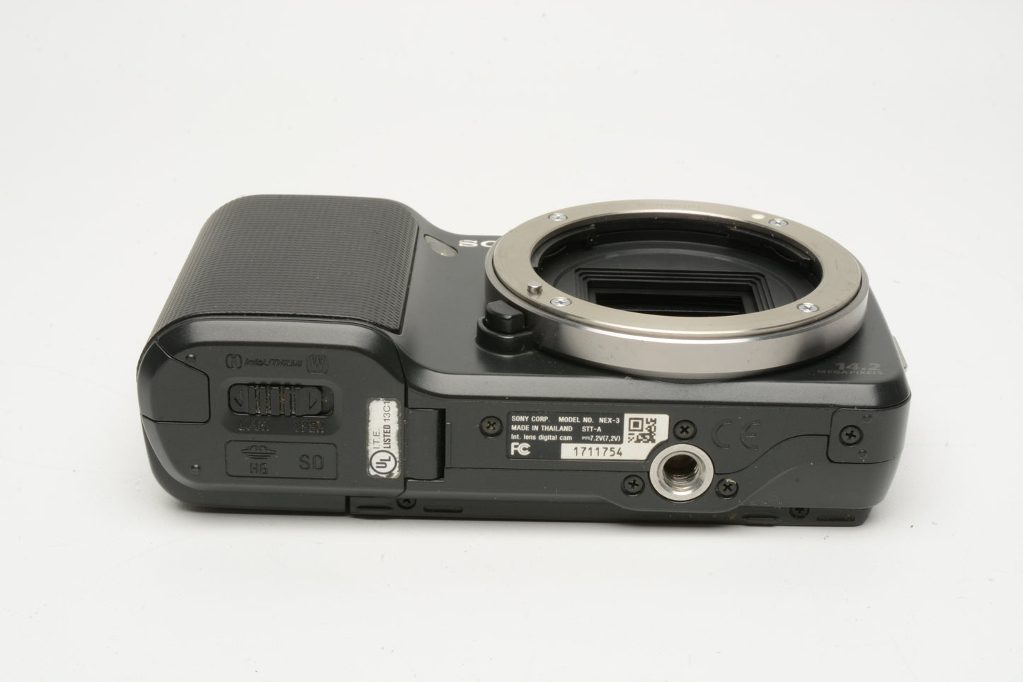 Sony NEX-3 camera body, 2batts, charger, strap +Flash, Only 6750 Acts