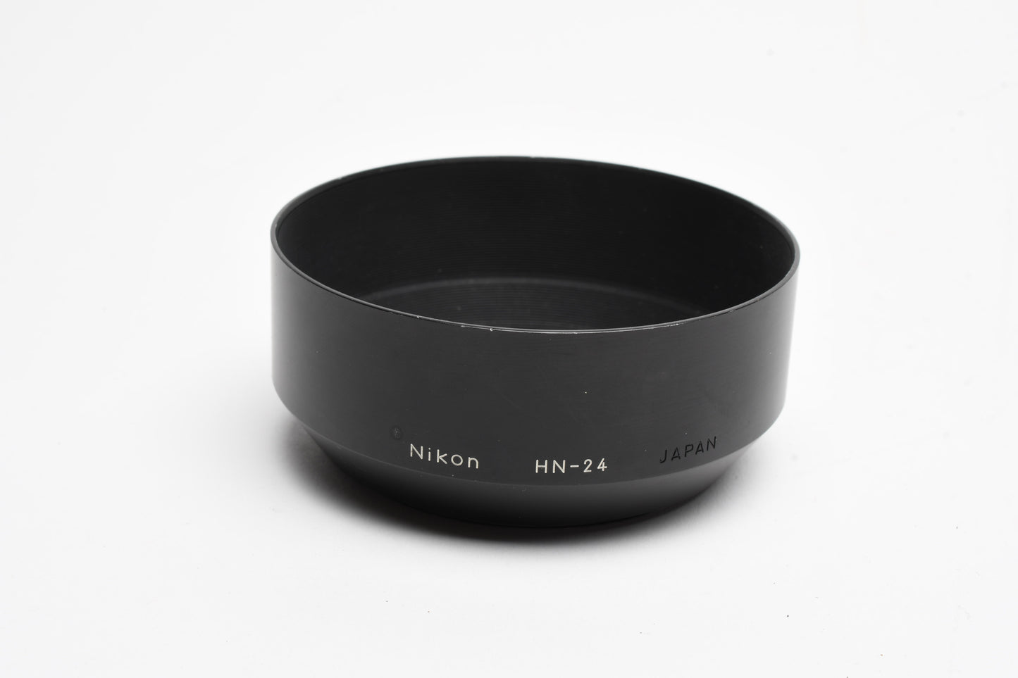 Nikon HN-24 Metal Lens Hood 62mm, Clean