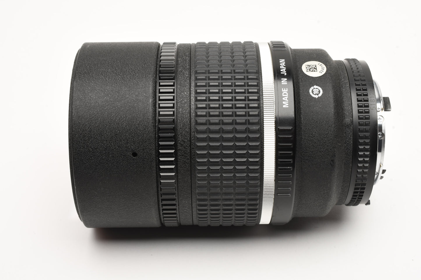 Nikon AF Nikkor 135mm F2 D lens (Defocus Image Control), Caps, Sharp!