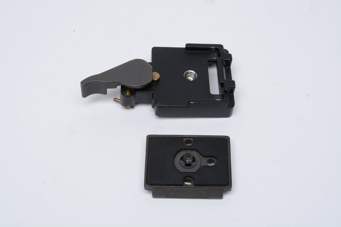 Manfrotto Quick Change Rectangular Plate Adapter #323 w/QR Plate