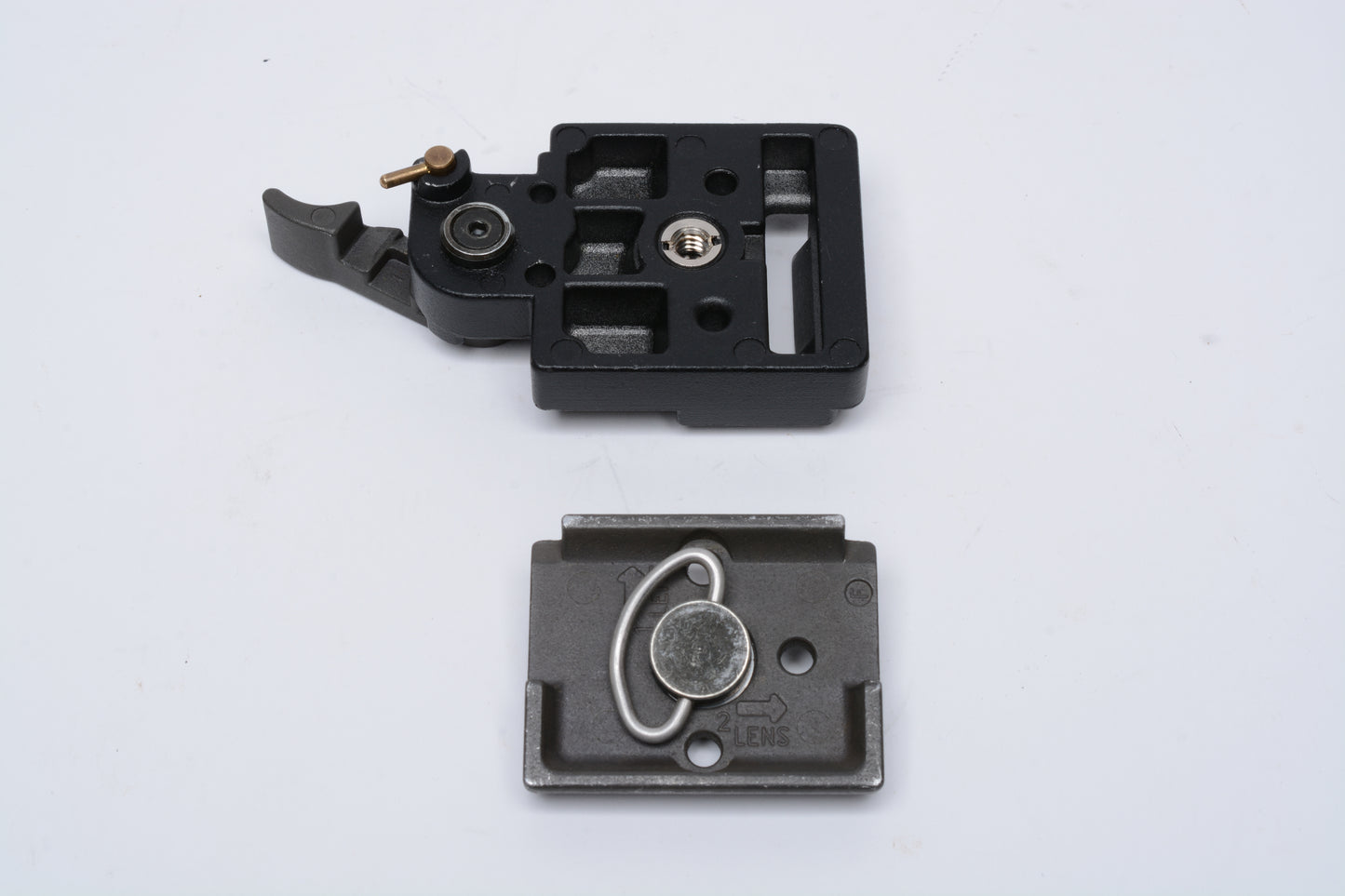 Manfrotto Quick Change Rectangular Plate Adapter #323 w/QR Plate