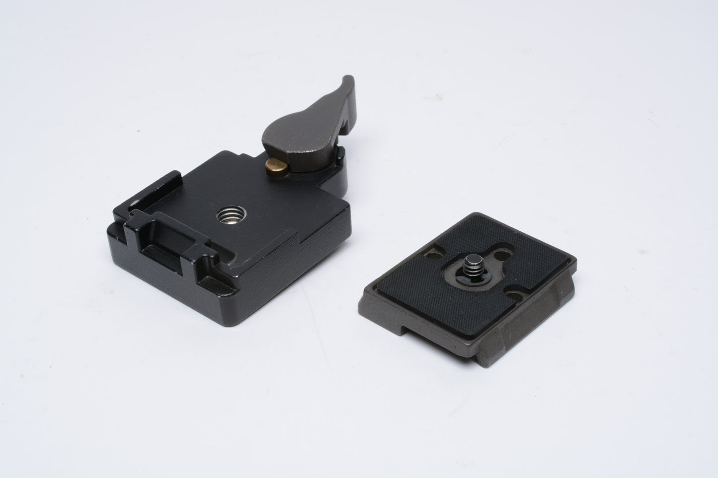 Manfrotto Quick Change Rectangular Plate Adapter #323 w/QR Plate