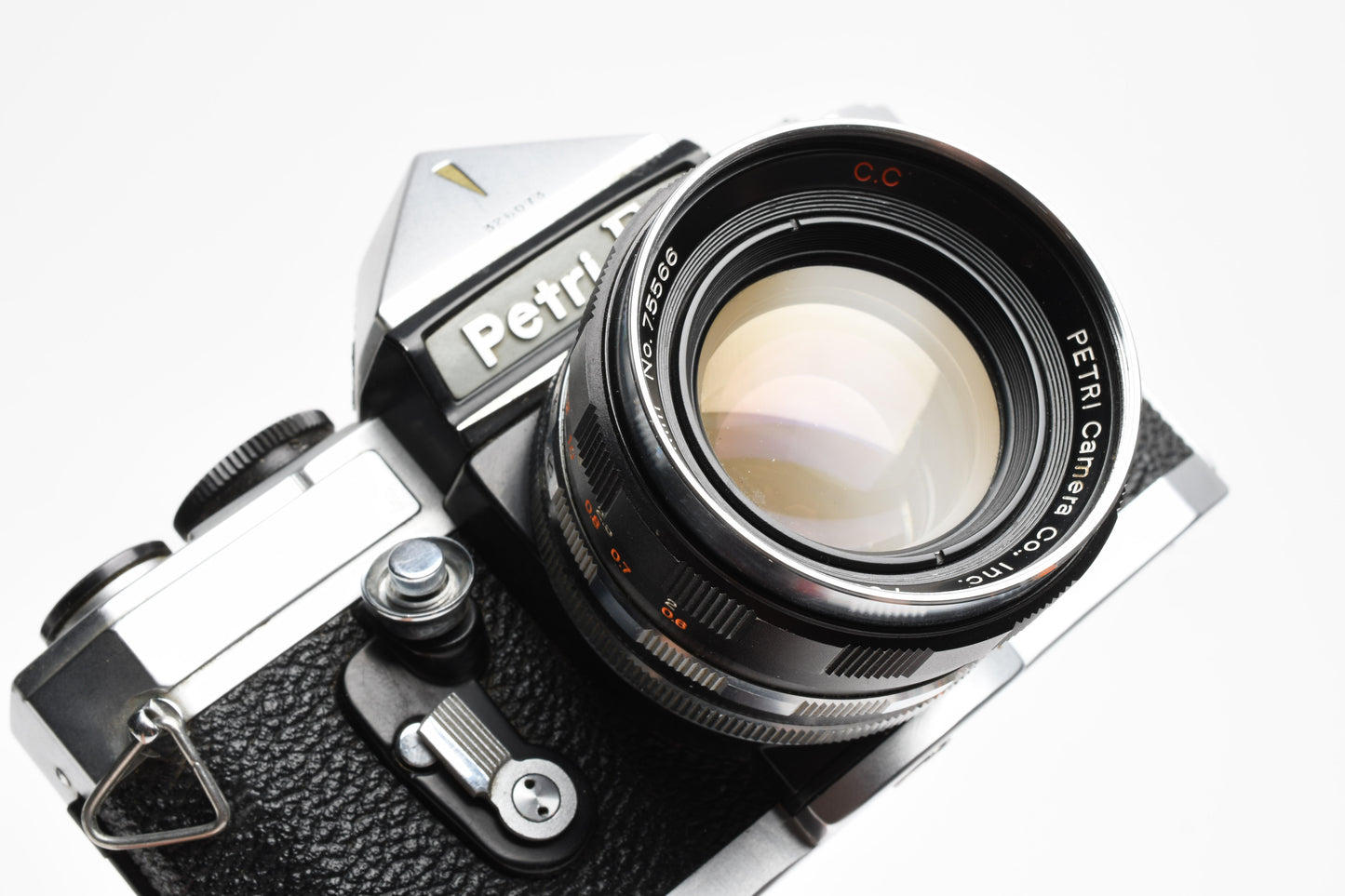 Petri Flex V 35mm SLR Film Camera w/55mm f2 Lens, 1/2 case, Tested