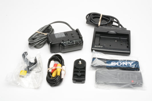 Sony CCD-TR93 Video 8 8mm Camcorder, boxed, AC adapter/charger, remote, ++