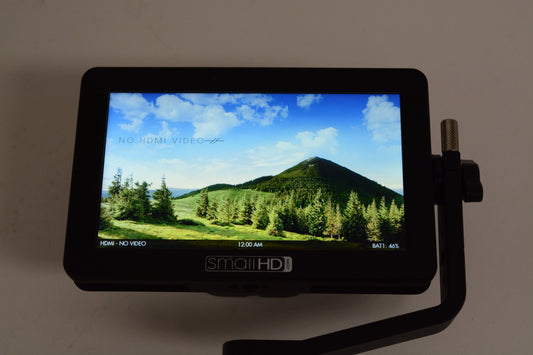 SmallHD 5" On-Camera IPS Touchscreen Monitor, clean and sharp! + batt/charger