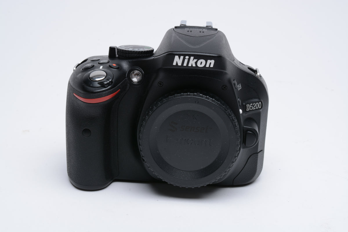 Nikon D5200 DSLR Camera Body Only w/ Cap - BARGAIN / PARTS - Very Clean!