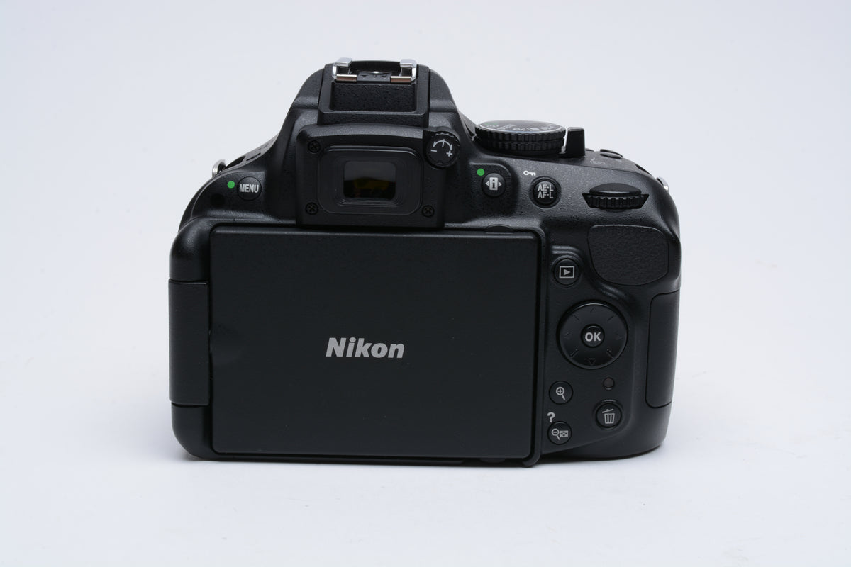 Nikon D5200 DSLR Camera Body Only w/ Cap - BARGAIN / PARTS - Very Clean!