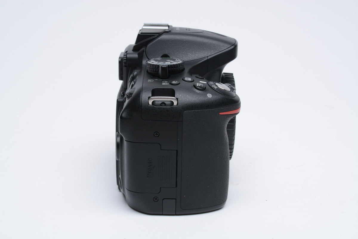 Nikon D5200 DSLR Camera Body Only w/ Cap - BARGAIN / PARTS - Very Clean!