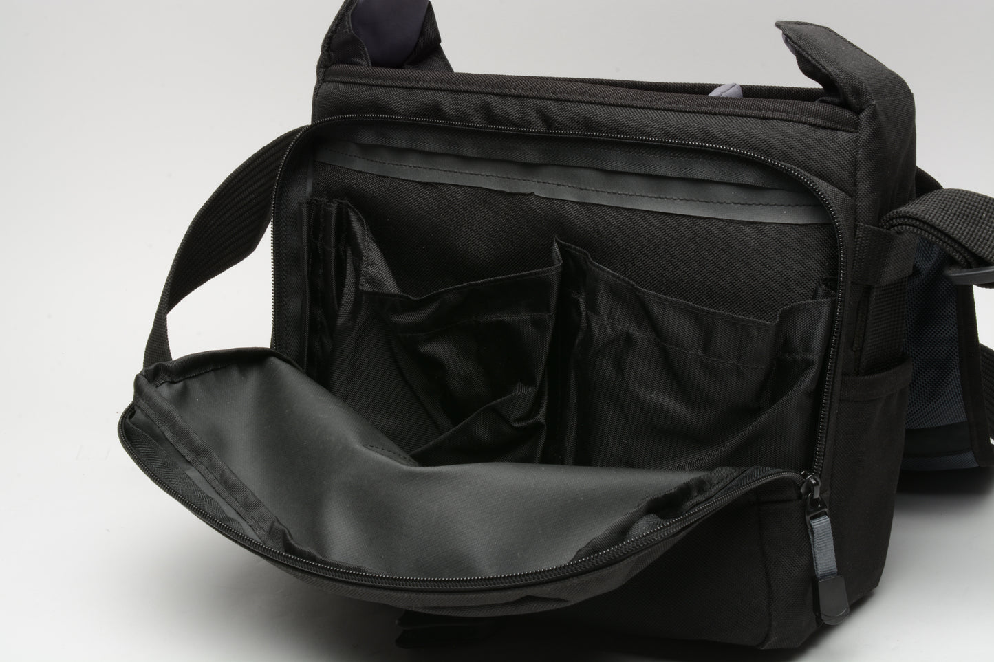 Tamrac 5534 Adventure Messenger 4 (Gray/Black), Nice