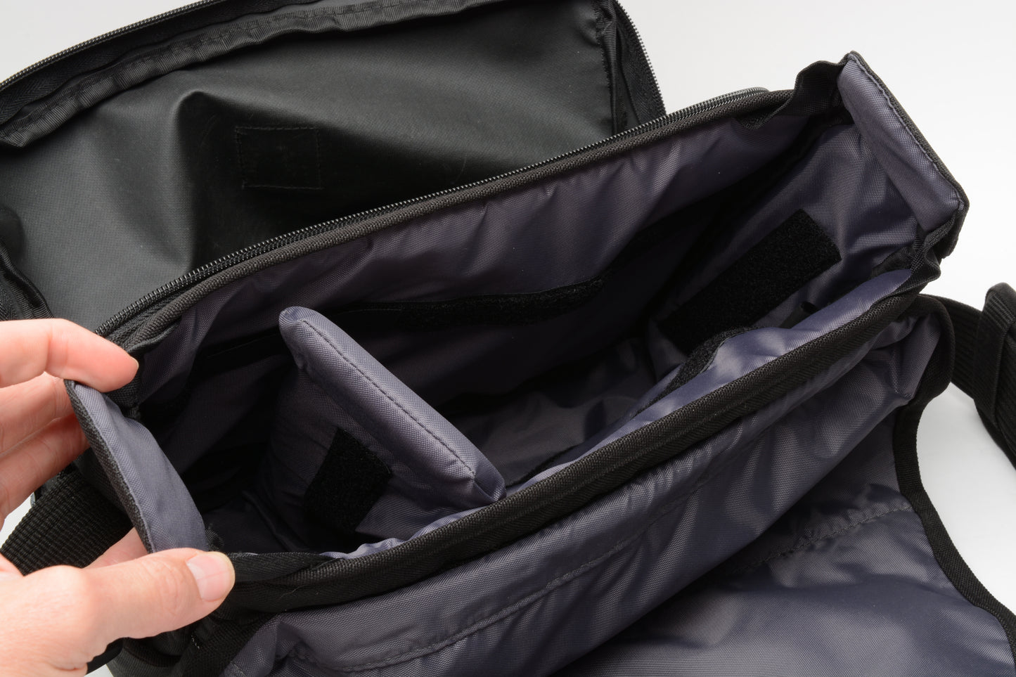 Tamrac 5534 Adventure Messenger 4 (Gray/Black), Nice