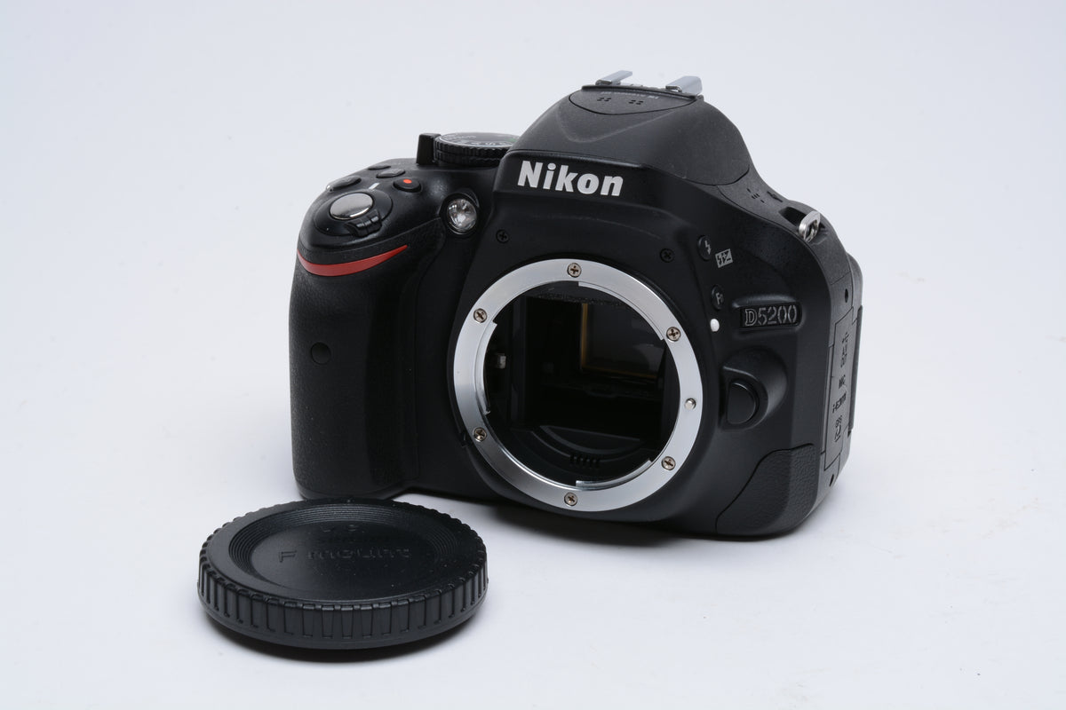 Nikon D5200 DSLR Camera Body Only w/ Cap - BARGAIN / PARTS - Very Clean!