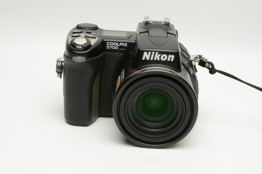 Nikon Coolpix 5700 5MP Digital Point&Shoot camera, CF+case, tested