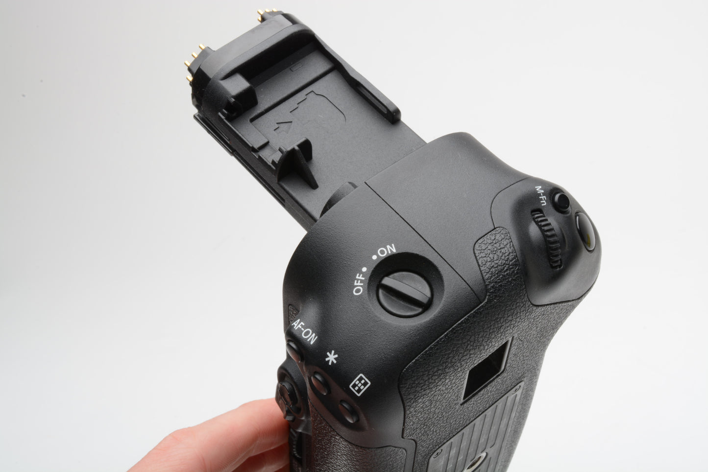 Canon BG-E16 battery Grip, very clean