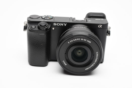 Sony A6400 Mirrorless w/16-50mm zoom, batt, charger, Only 2893 Acts!