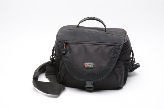 LowePro NOVA 4 AW padded camera bag w/dividers, clean (Black)