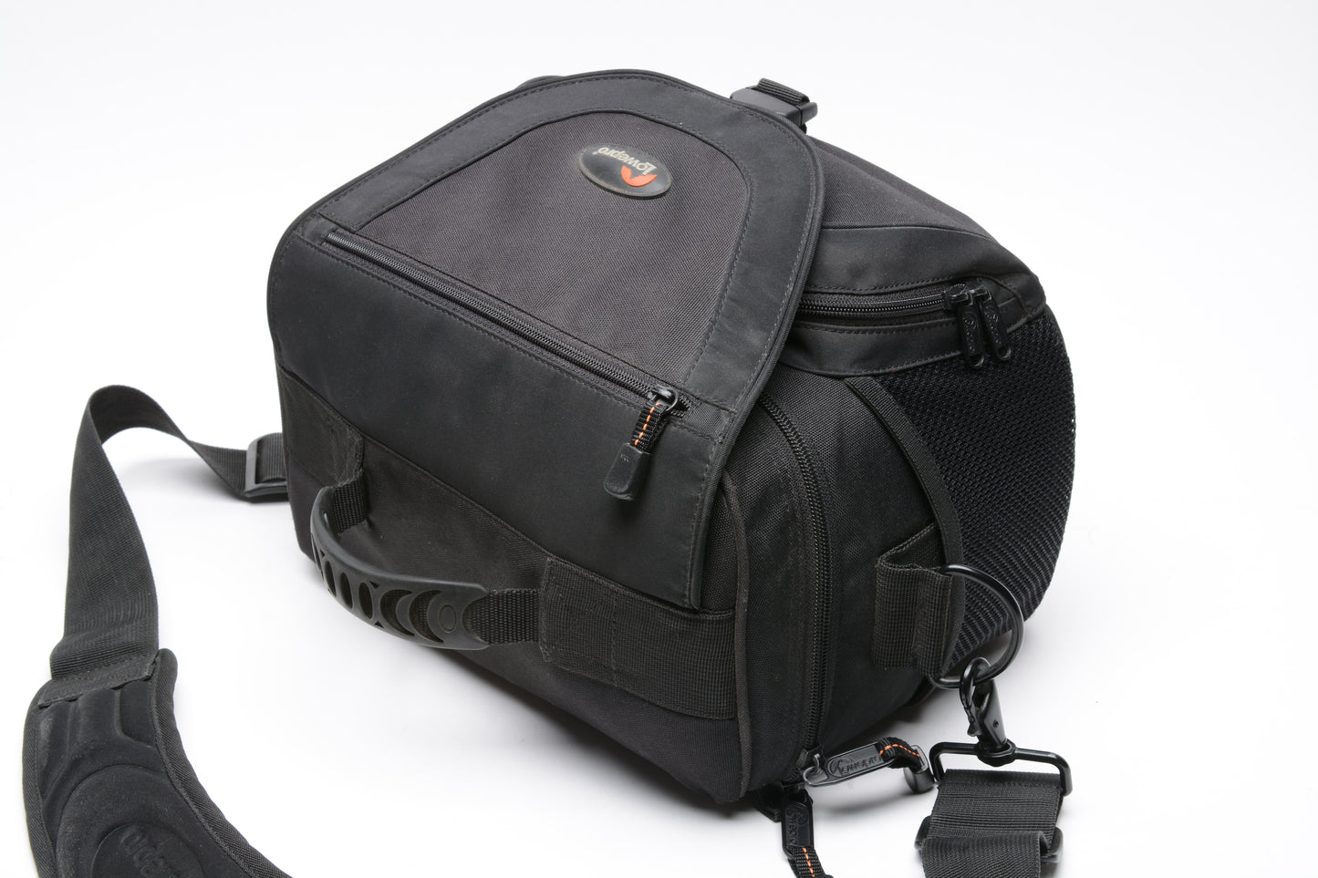 LowePro NOVA 4 AW padded camera bag w/dividers, clean (Black)