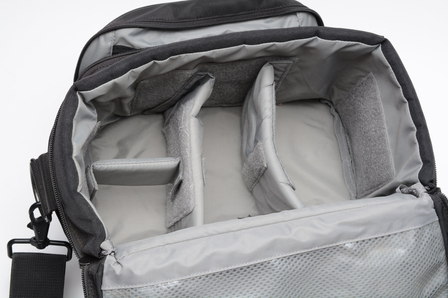 LowePro NOVA 4 AW padded camera bag w/dividers, clean (Black)