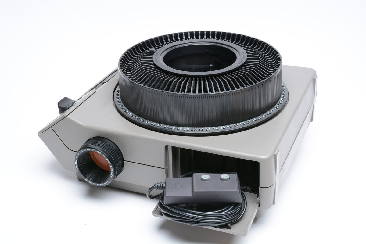 Kodak Ektagraphic IIIA Carousel slide projector, Schneider lens, tray, remote, Very clean, tested