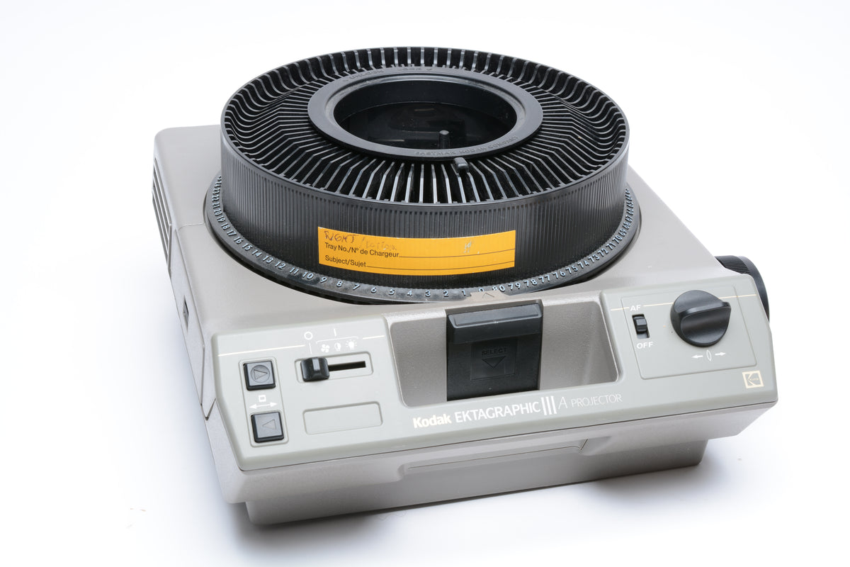 Kodak Ektagraphic IIIA Carousel slide projector, Schneider lens, tray, remote, Very clean, tested