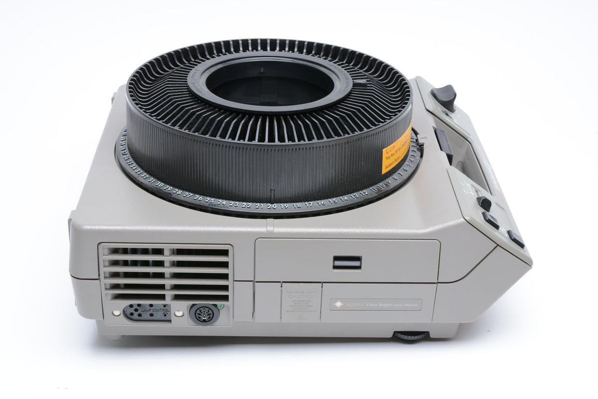 Kodak Ektagraphic IIIA Carousel slide projector, Schneider lens, tray, remote, Very clean, tested