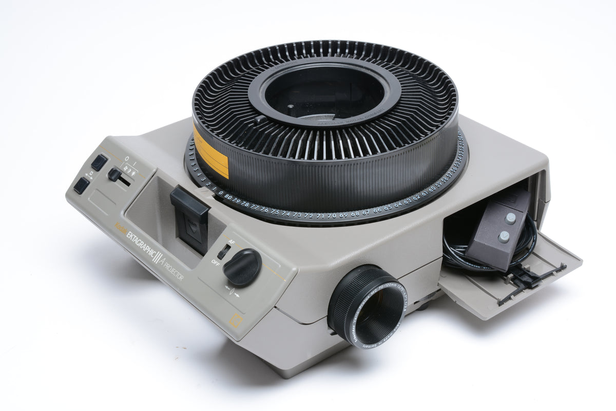 Kodak Ektagraphic IIIA Carousel slide projector, Schneider lens, tray, remote, Very clean, tested