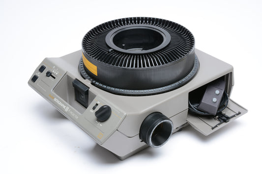 Kodak Ektagraphic IIIA Carousel slide projector, Schneider lens, tray, remote, Very clean, tested