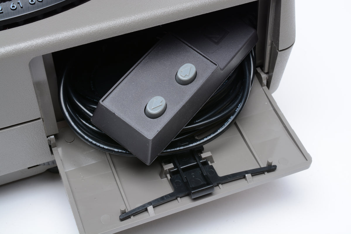 Kodak Ektagraphic IIIA Carousel slide projector, Schneider lens, tray, remote, Very clean, tested