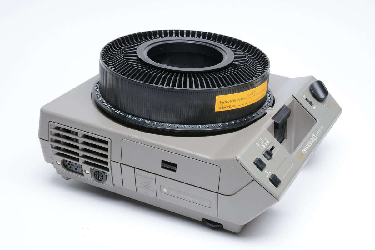 Kodak Ektagraphic IIIA Carousel slide projector, Schneider lens, tray, remote, Very clean, tested
