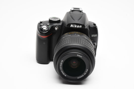 Nikon D5000 DSLR w/Nikkor 18-55mm F3.5-5.6G VR lens, 4K Acts, Clean!