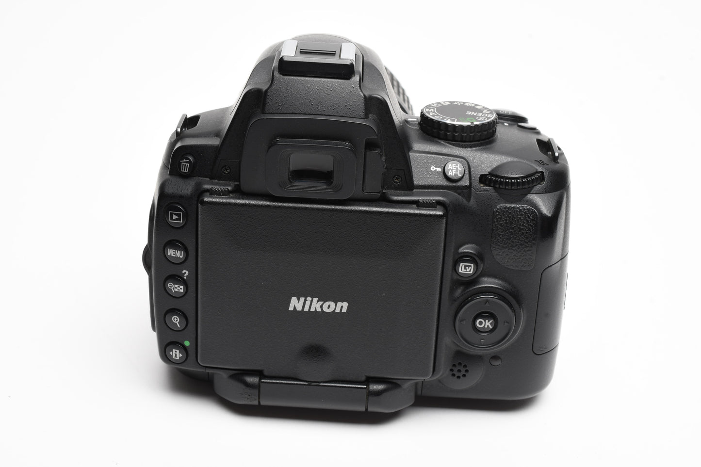 Nikon D5000 DSLR w/Nikkor 18-55mm F3.5-5.6G VR lens, 4K Acts, Clean!