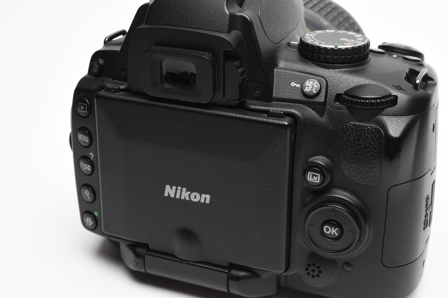 Nikon D5000 DSLR w/Nikkor 18-55mm F3.5-5.6G VR lens, 4K Acts, Clean!