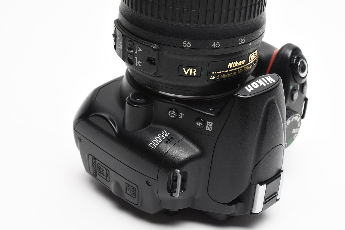 Nikon D5000 DSLR w/Nikkor 18-55mm F3.5-5.6G VR lens, 4K Acts, Clean!