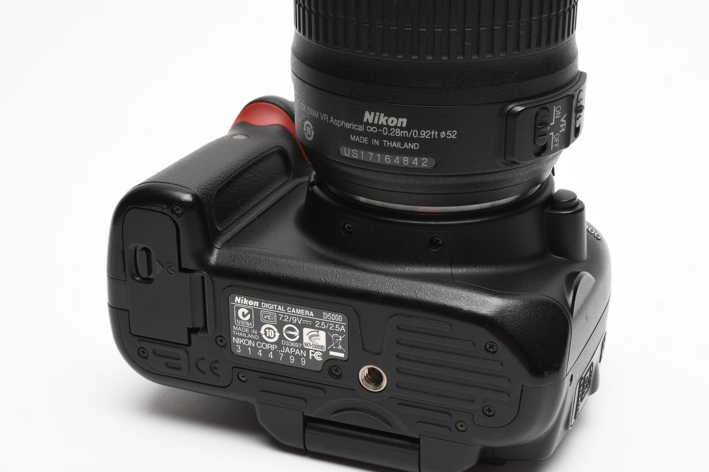 Nikon D5000 DSLR w/Nikkor 18-55mm F3.5-5.6G VR lens, 4K Acts, Clean!
