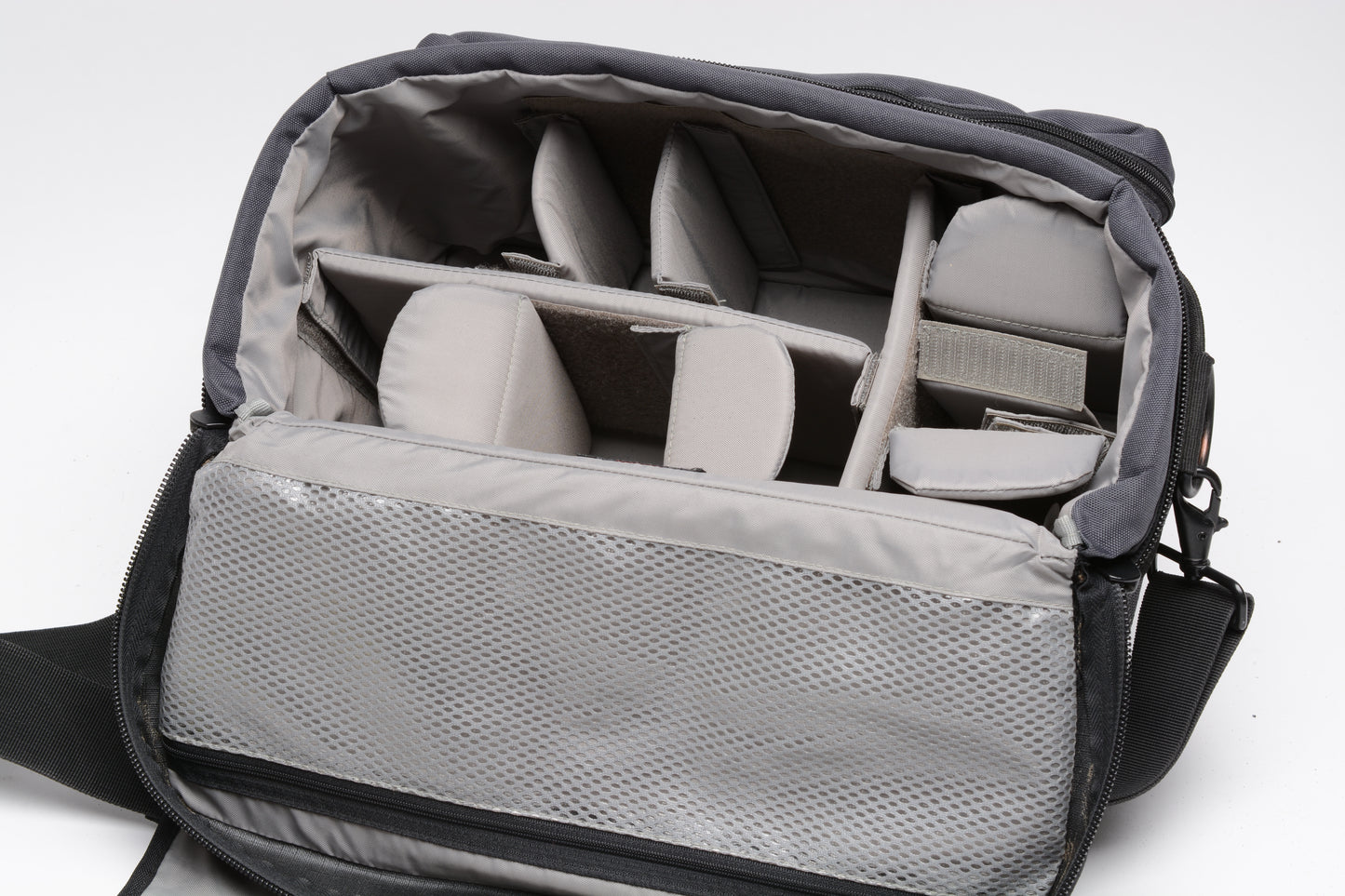 Lowepro Nova 5 Gray camera shoulder bag, clean, Very nice!