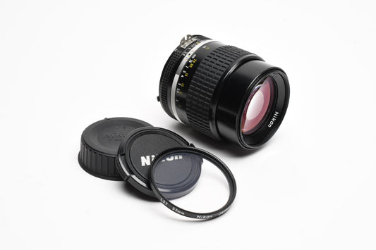 Nikon Nikkor 105mm f2.5 AiS Portrait lens, Mint-, Sharp! + L37 Filter