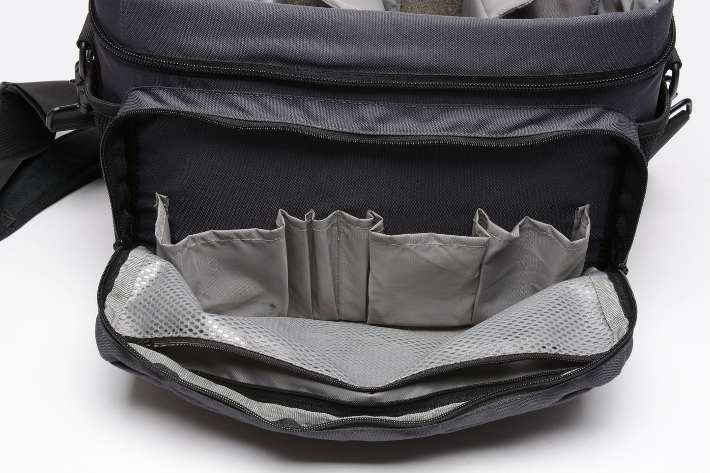 Lowepro Nova 5 Gray camera shoulder bag, clean, Very nice!