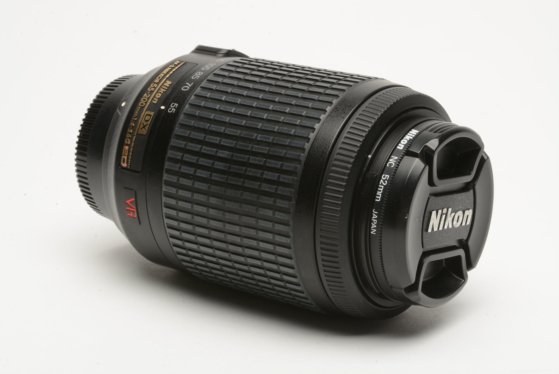 Nikon AF-S Nikkor 55-200mm ED VR zoom lens, caps Clear